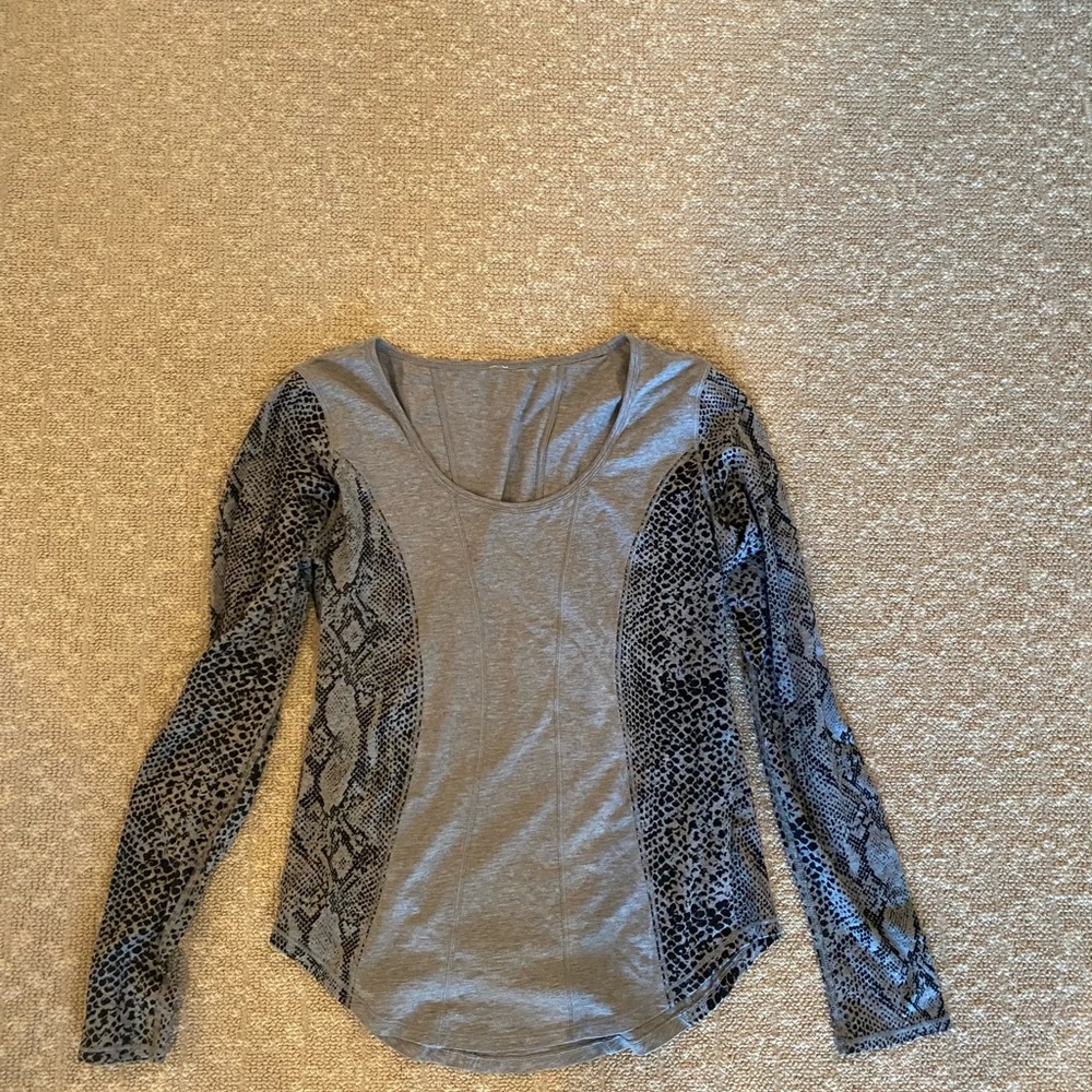 Lululemon snakeskin long sleeve tee size 10